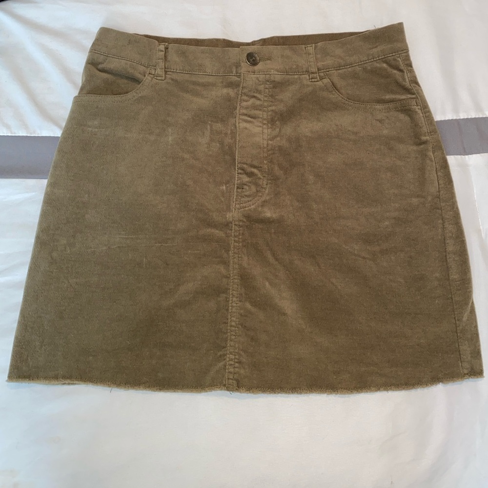 FOREVER 21 • OLIVE GREEN MINI SKIRT • NWT